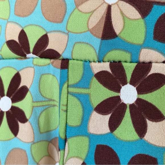 Dressbarn Green and White Sleeveless V-Neck Sundress - Picture 9 of 13